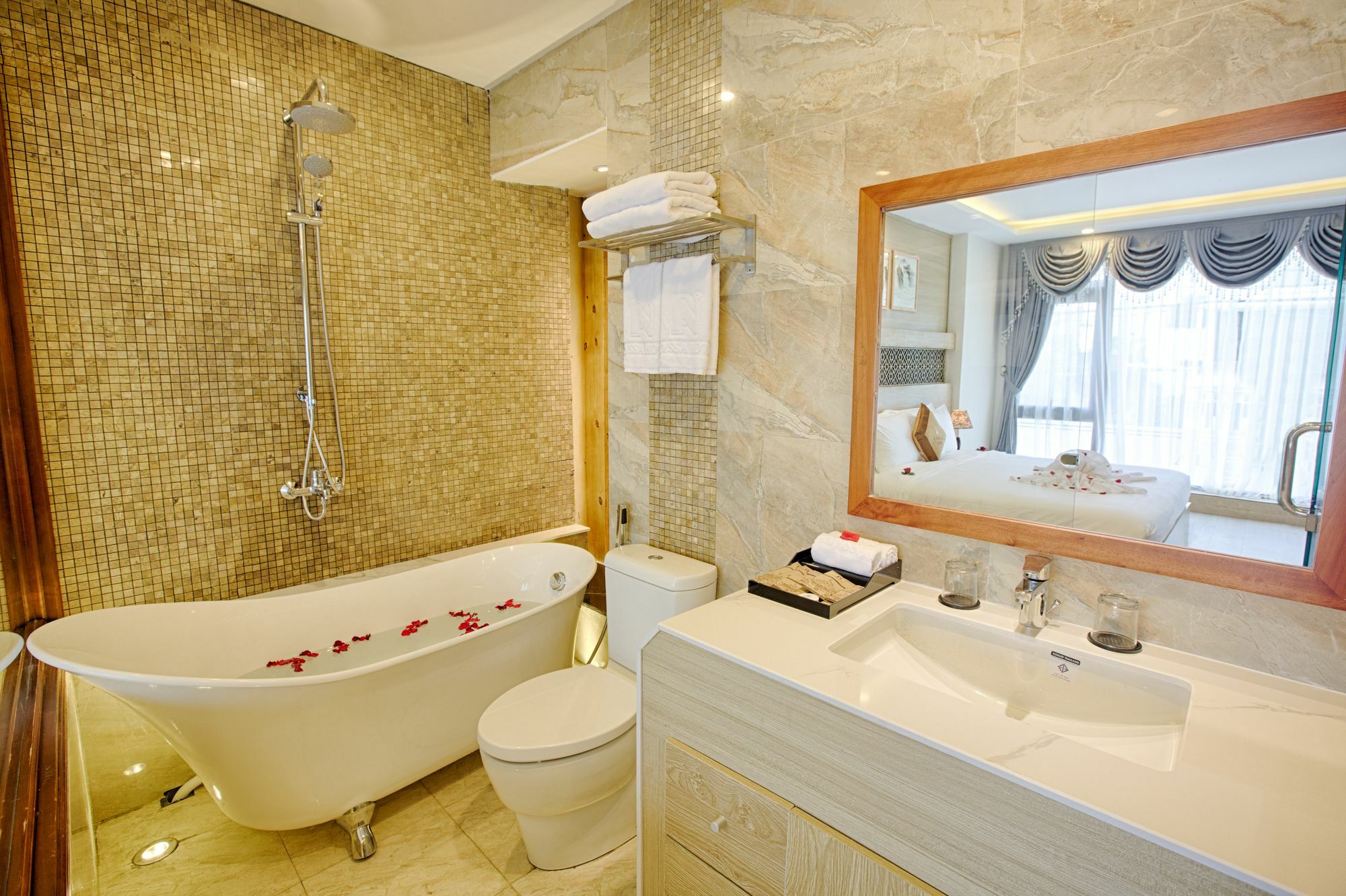 Alyssa Hotel Дананг Екстериор снимка